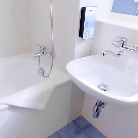 Campanile Sud 3* פרפיניין