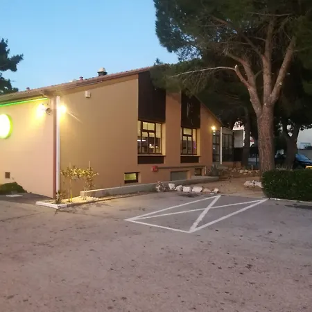 מלון Campanile Sud פרפיניין