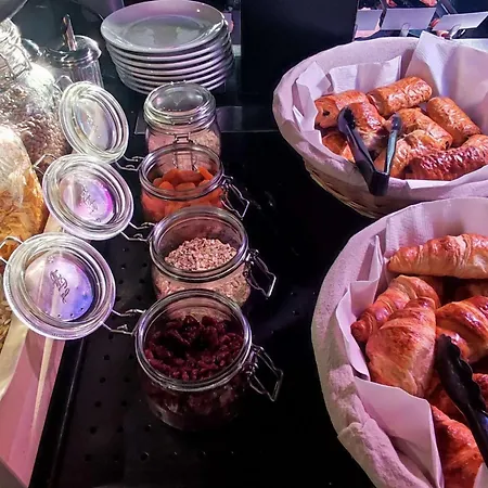 מלון Campanile Sud 3*